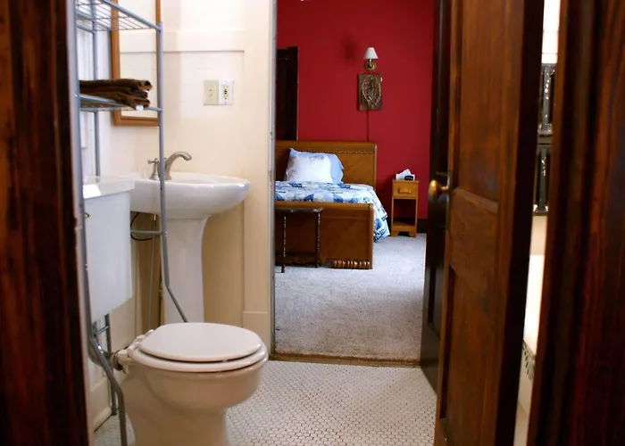 The Higgins Hotel 3*
