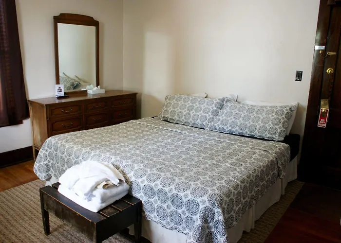 The Higgins Hotel 3*
