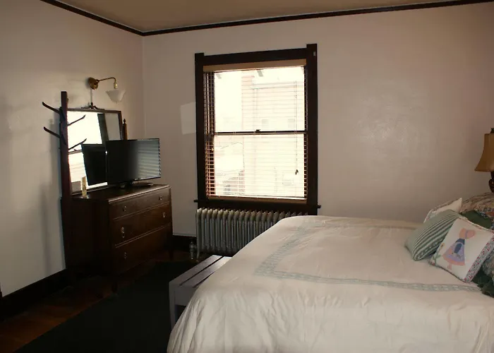 The Higgins Hotel 3*